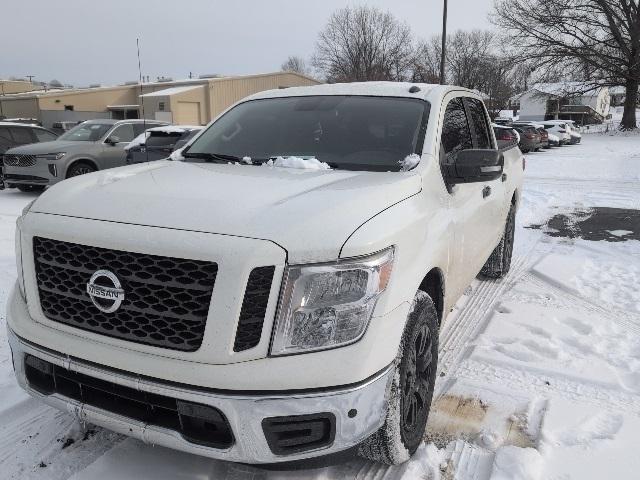 2019 Nissan TITAN SV