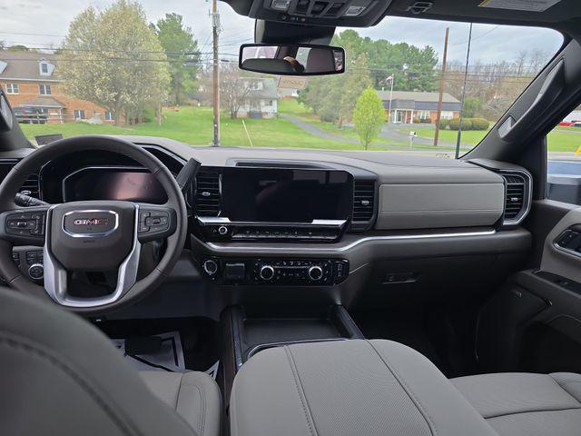 2026 GMC Sierra 2500HD Crew Cab, Standard Bed, SLT, 4WD