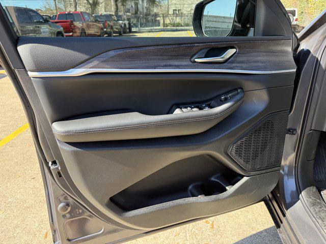 2026 Jeep Grand Cherokee Altitude 4x2