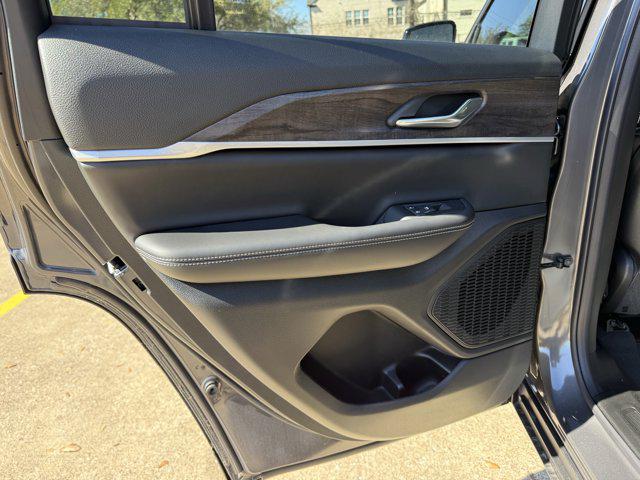 2026 Jeep Grand Cherokee Altitude 4x2