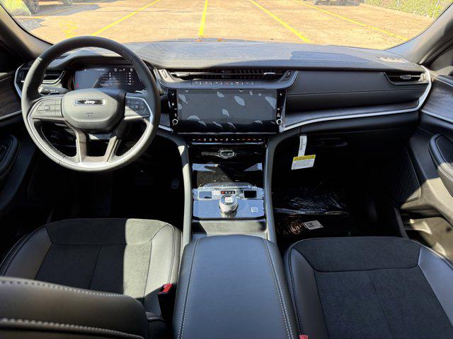 2026 Jeep Grand Cherokee Altitude 4x2