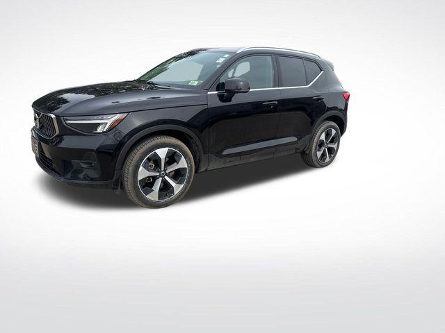2025 Volvo XC40 B5 Plus Bright Theme
