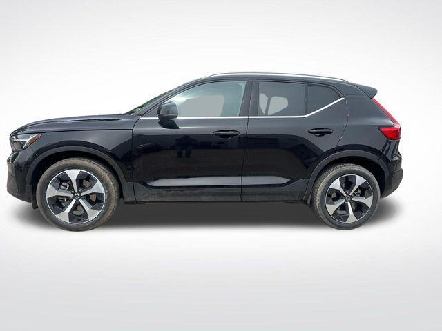 2025 Volvo XC40 B5 Plus Bright Theme