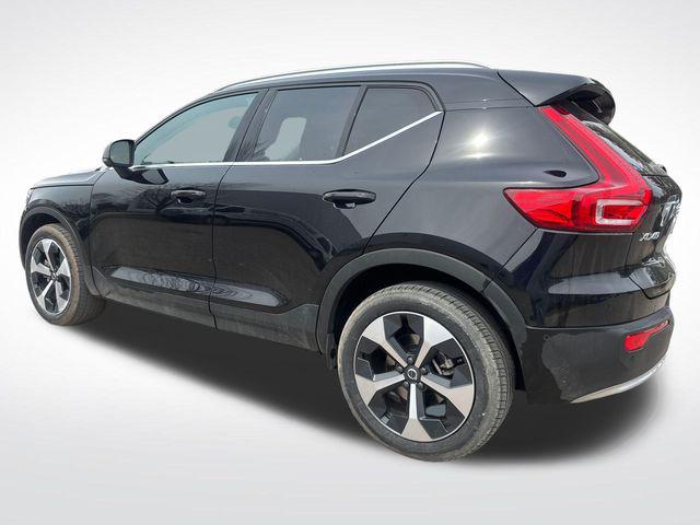 2025 Volvo XC40 B5 Plus Bright Theme