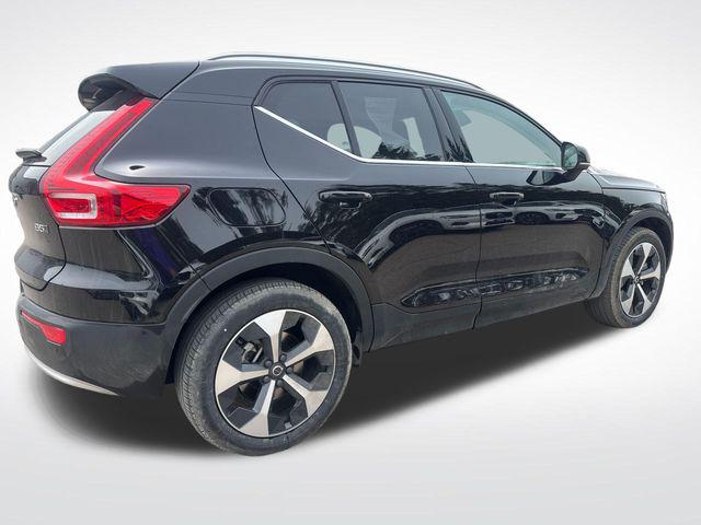 2025 Volvo XC40 B5 Plus Bright Theme