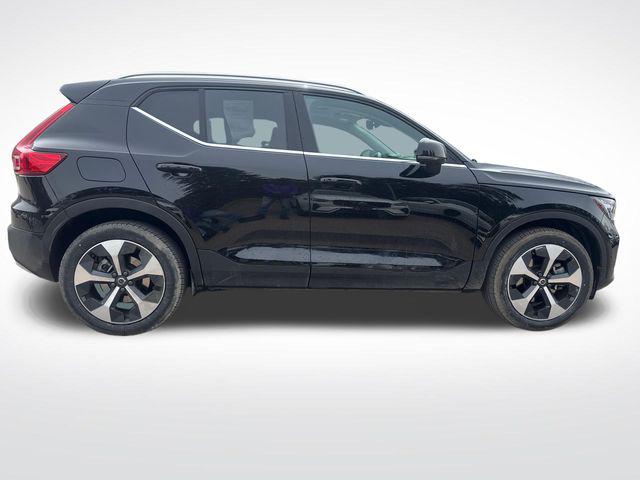 2025 Volvo XC40 B5 Plus Bright Theme