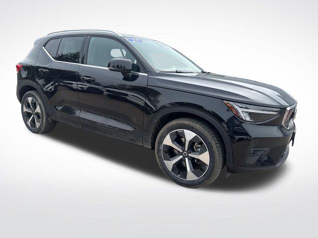 2025 Volvo XC40 B5 Plus Bright Theme