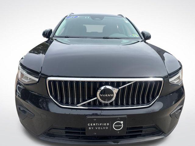 2025 Volvo XC40 B5 Plus Bright Theme