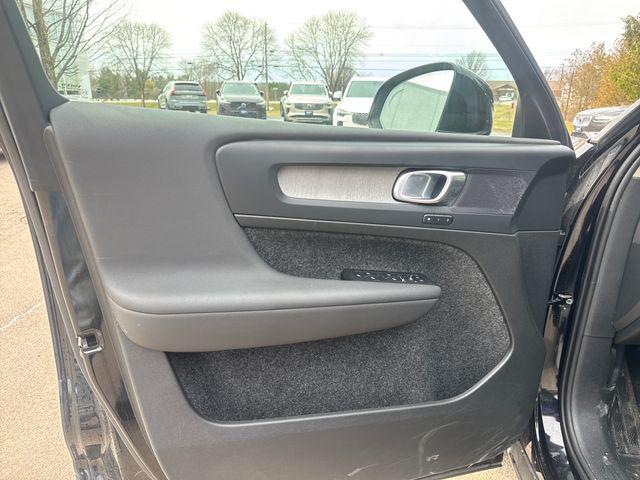 2025 Volvo XC40 B5 Plus Bright Theme