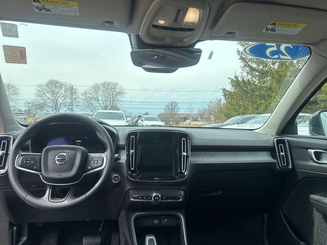 2025 Volvo XC40 B5 Plus Bright Theme