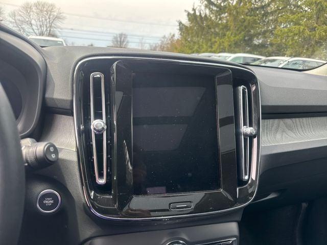 2025 Volvo XC40 B5 Plus Bright Theme