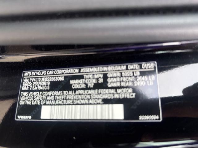 2025 Volvo XC40 B5 Plus Bright Theme