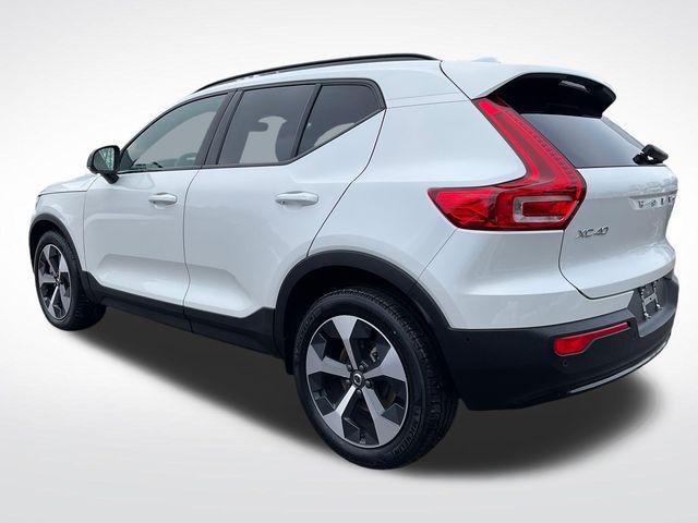 2025 Volvo XC40 B5 Plus Dark Theme