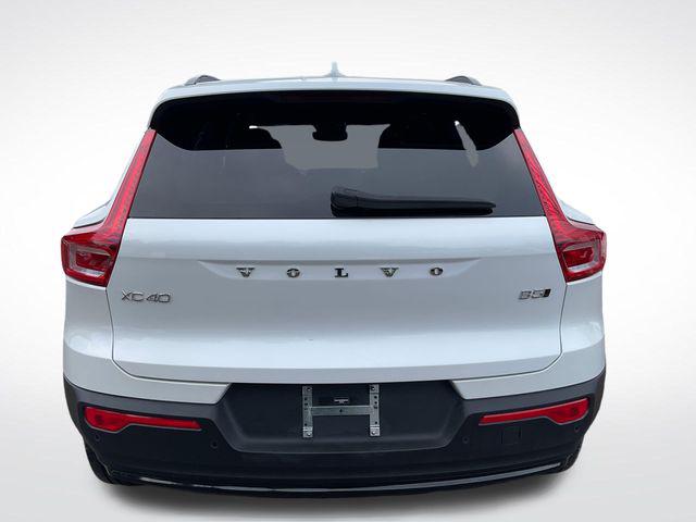2025 Volvo XC40 B5 Plus Dark Theme