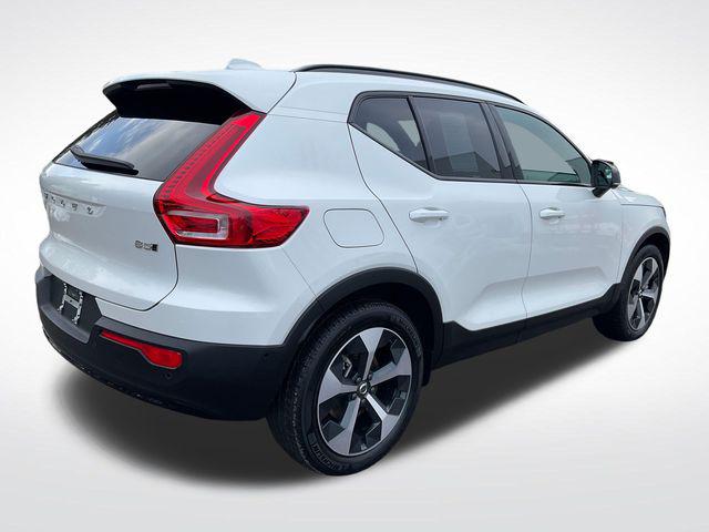 2025 Volvo XC40 B5 Plus Dark Theme