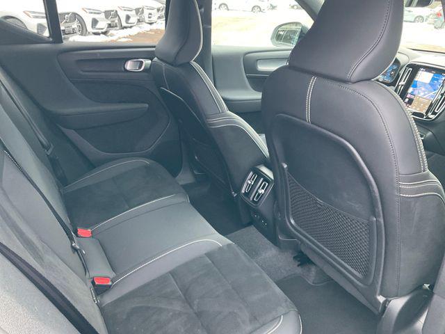 2025 Volvo XC40 B5 Plus Dark Theme