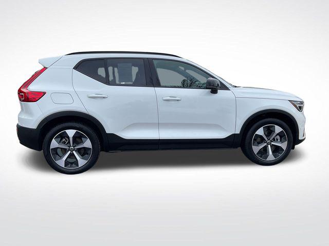 2025 Volvo XC40 B5 Plus Dark Theme