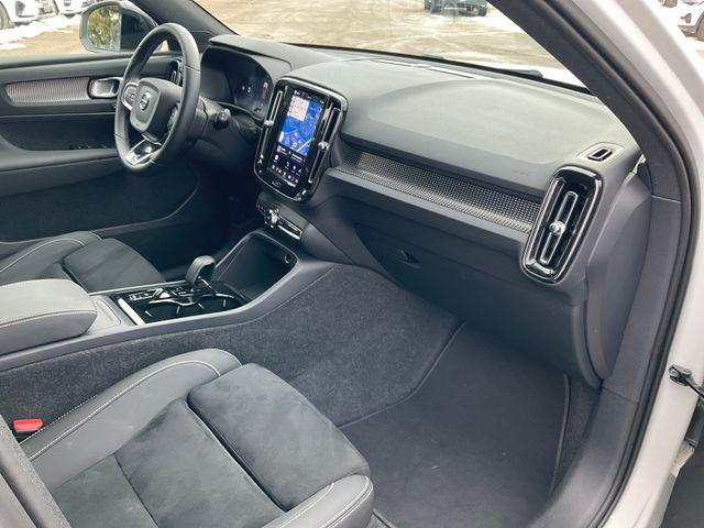 2025 Volvo XC40 B5 Plus Dark Theme