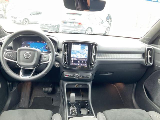 2025 Volvo XC40 B5 Plus Dark Theme