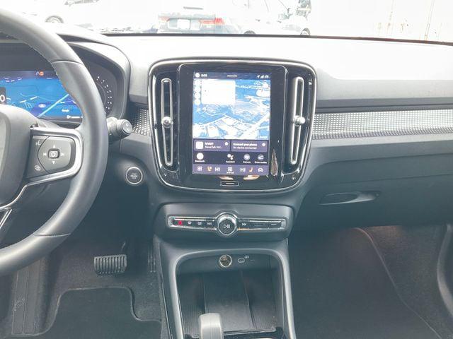 2025 Volvo XC40 B5 Plus Dark Theme