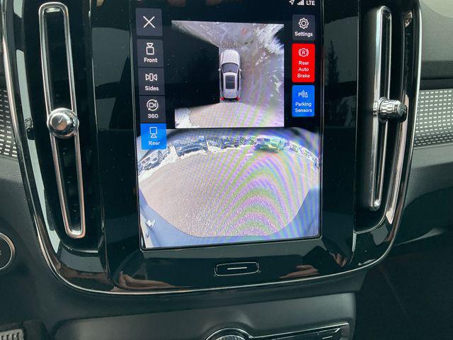 2025 Volvo XC40 B5 Plus Dark Theme