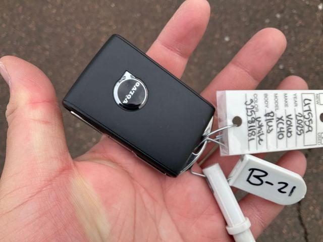 2025 Volvo XC40 B5 Plus Dark Theme