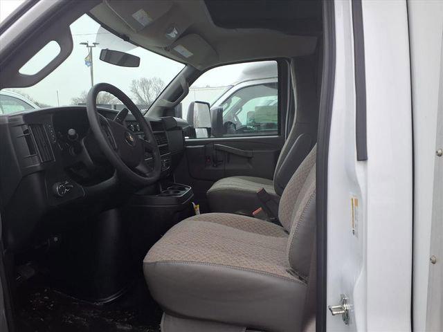 2025 Chevrolet Express Cutaway 4500 Van