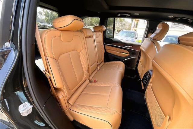 2022 Jeep Grand Cherokee Summit 4x2