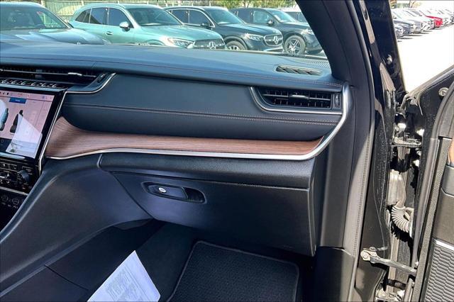 2022 Jeep Grand Cherokee Summit 4x2
