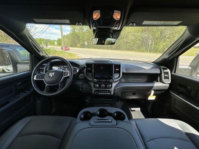 2026 RAM Ram 5500 Chassis Cab RAM 5500 TRADESMAN CHASSIS CREW CAB 4X4 84 CA