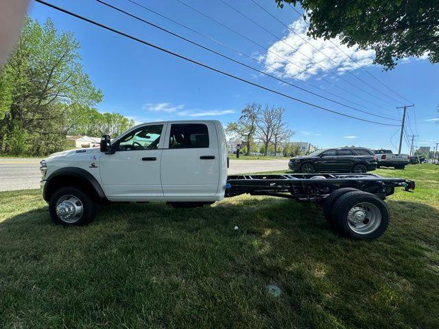 2026 RAM Ram 5500 Chassis Cab RAM 5500 TRADESMAN CHASSIS CREW CAB 4X4 84 CA