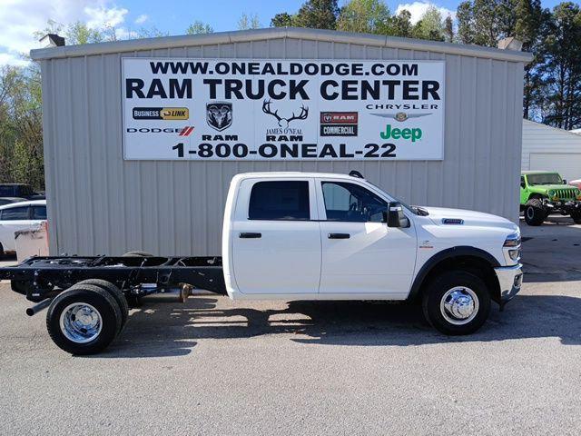 2026 RAM Ram 3500 Chassis Cab RAM 3500 TRADESMAN CREW CAB CHASSIS 4X4 60 CA