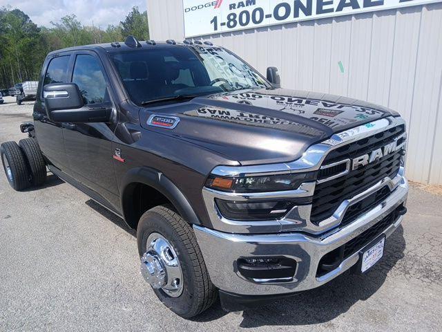 2026 RAM Ram 3500 Chassis Cab RAM 3500 TRADESMAN CREW CAB CHASSIS 4X4 60 CA