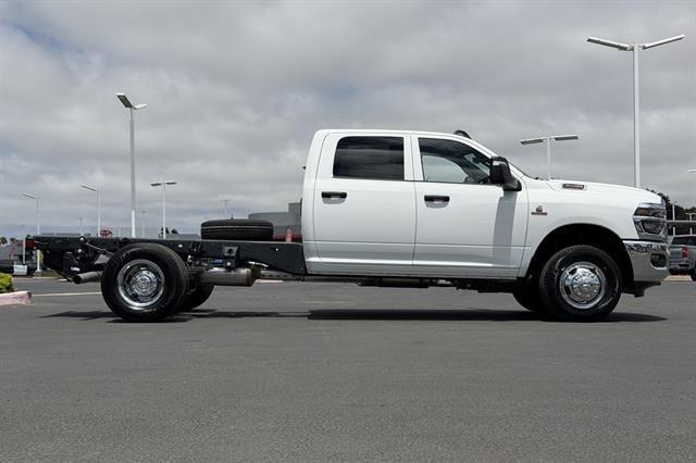 2026 RAM 3500 Chassis RAM 3500 TRADESMAN CREW CAB CHASSIS 4X4 60 CA