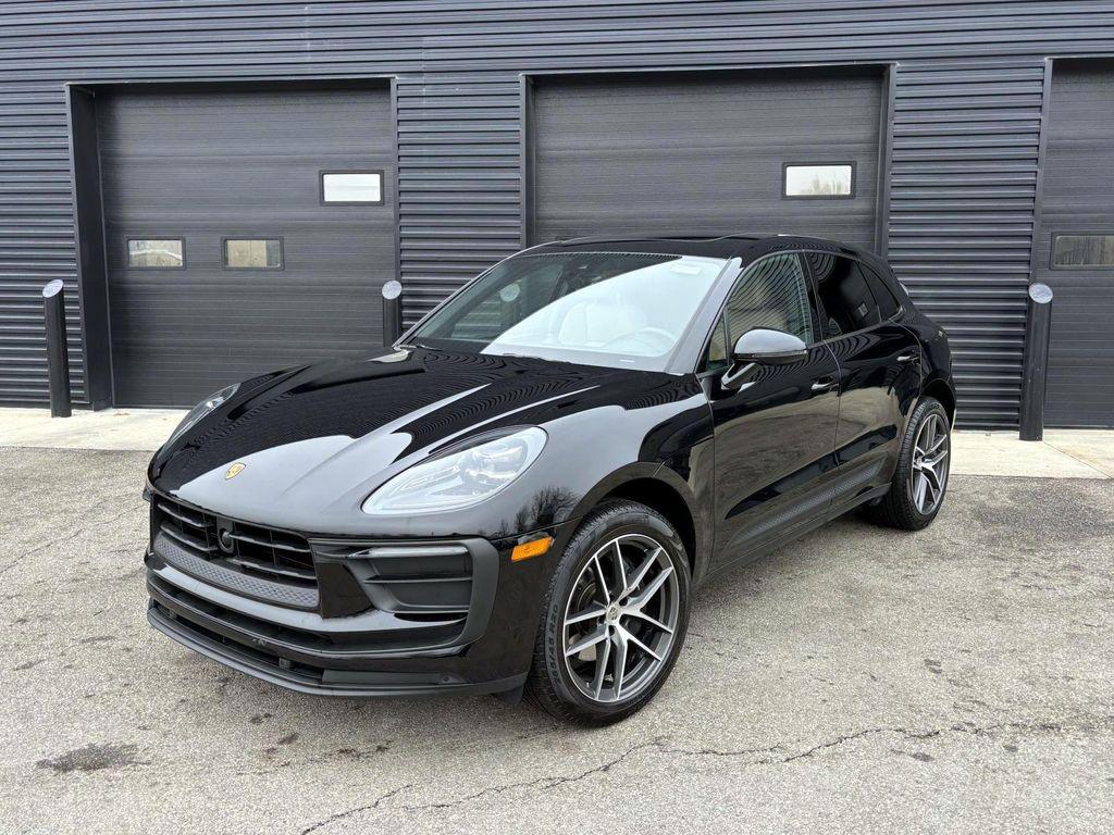 /2025 Porsche Macan