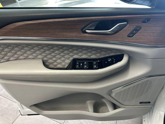 2023 Jeep Grand Cherokee L Summit 4x4