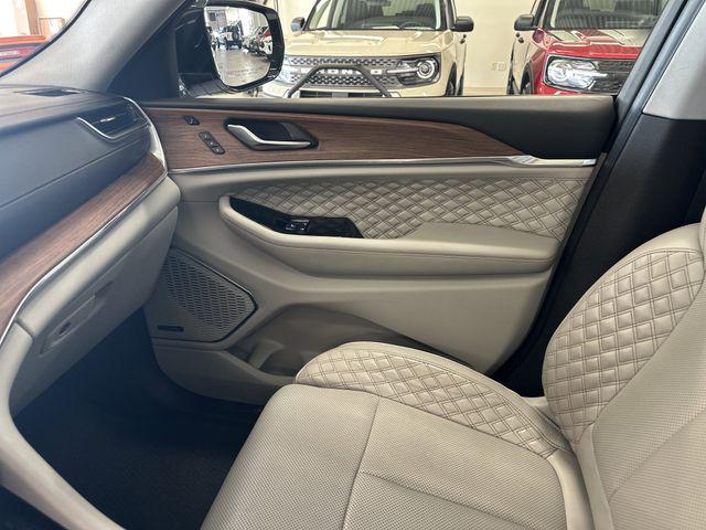 2023 Jeep Grand Cherokee L Summit 4x4