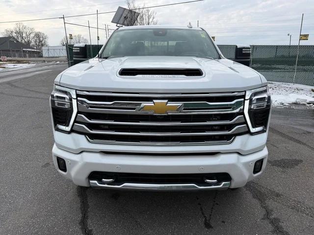 2025 Chevrolet Silverado 2500HD 4WD Crew Cab Standard Bed High Country