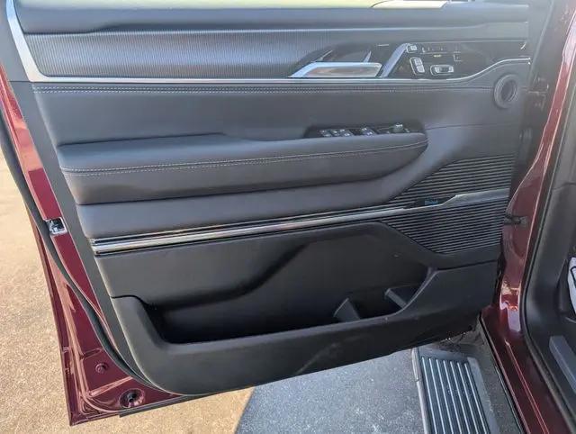 2026 Jeep Grand Wagoneer L Summit Obsidian 4x4