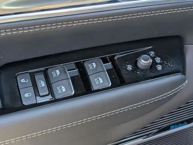 2026 Jeep Grand Wagoneer L Summit Obsidian 4x4