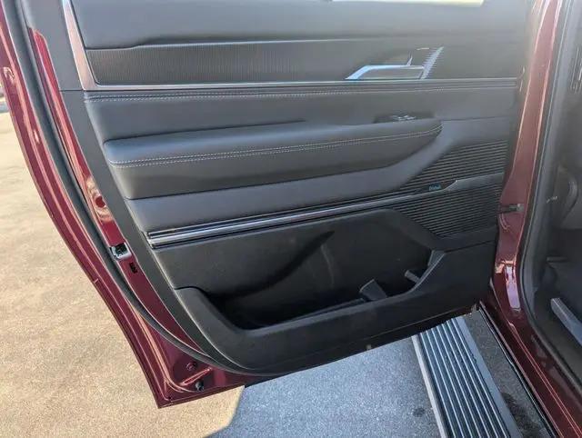 2026 Jeep Grand Wagoneer L Summit Obsidian 4x4