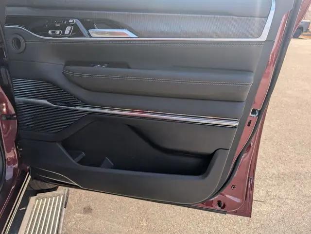 2026 Jeep Grand Wagoneer L Summit Obsidian 4x4