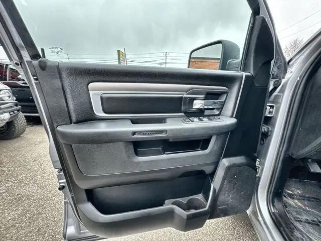 2024 Ram 1500 Classic Warlock Crew Cab 4x2 5'7" Box