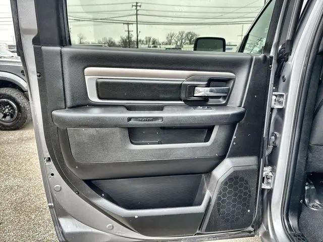2024 Ram 1500 Classic Warlock Crew Cab 4x2 5'7" Box