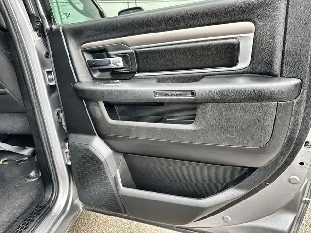 2024 Ram 1500 Classic Warlock Crew Cab 4x2 5'7" Box