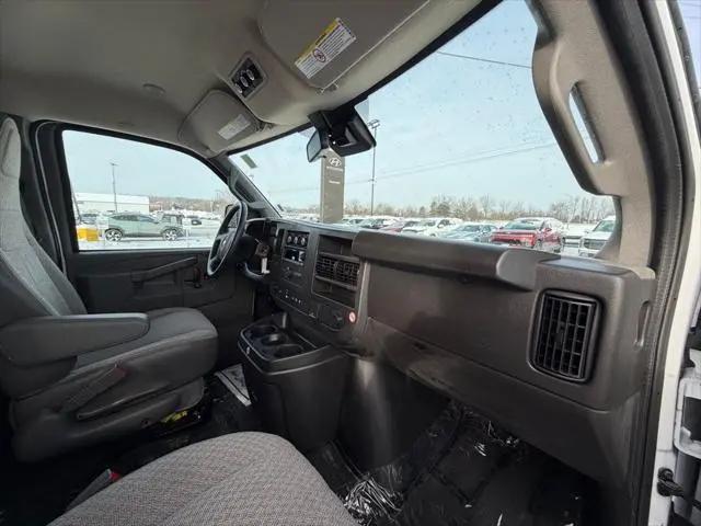 2025 Chevrolet Express Passenger RWD 3500 Extended Wheelbase LT