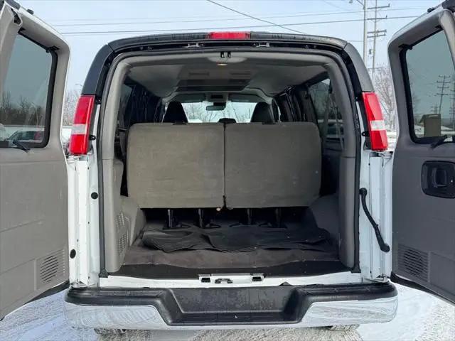 2025 Chevrolet Express Passenger RWD 3500 Extended Wheelbase LT