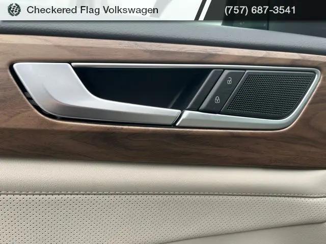 2026 Volkswagen Atlas SE with Technology