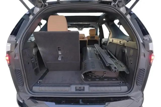 2025 Land Rover Discovery P360 Dynamic SE