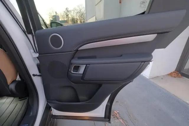 2025 Land Rover Discovery P360 Dynamic SE